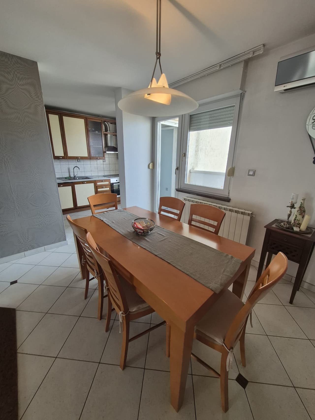 BOL, SPLIT-TROSOBAN STAN+GARAŽA-DUGOROČNO