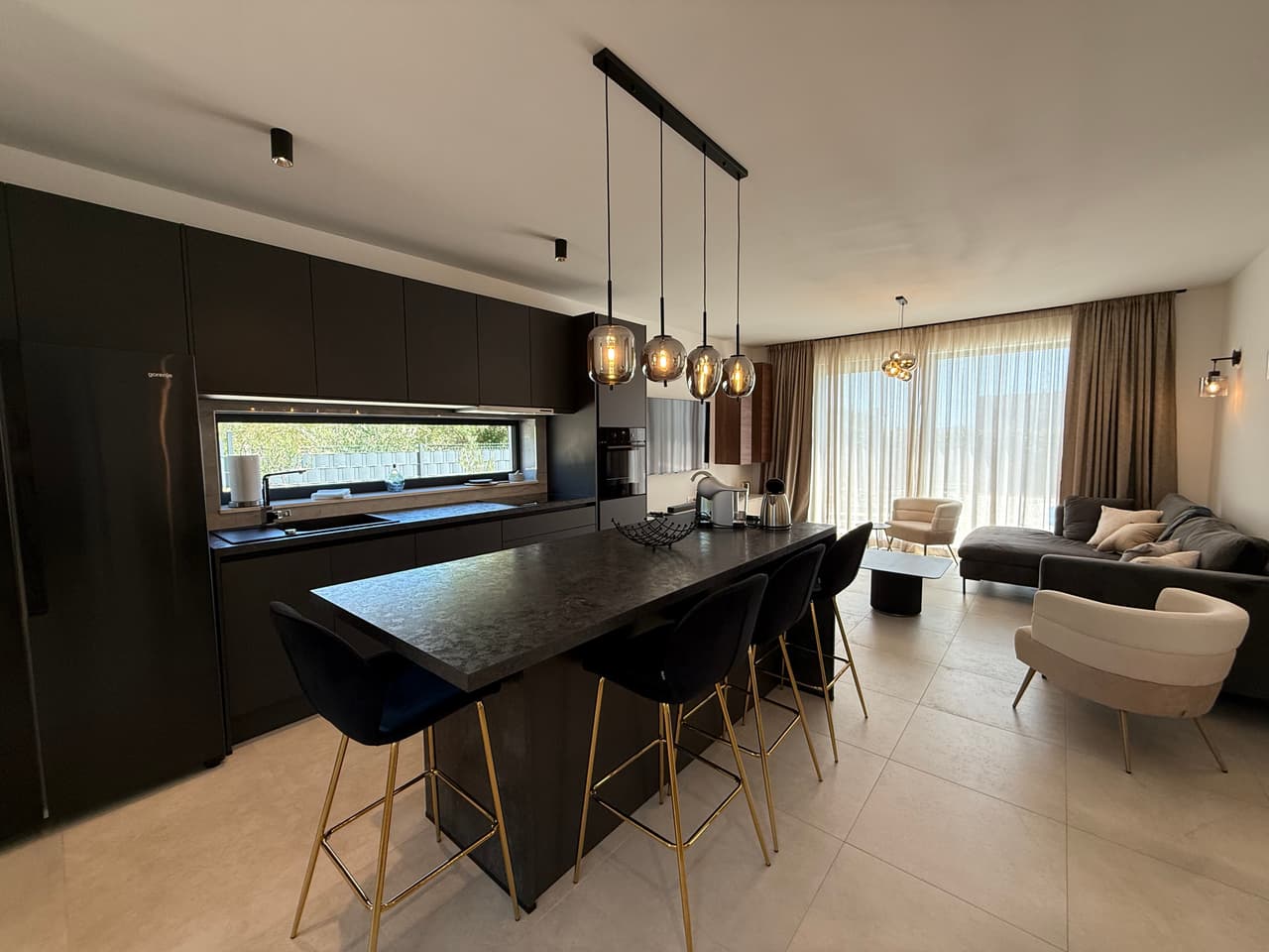 Novogradnja Kaštela - luksuzna vila s bazenom i pogledom na more