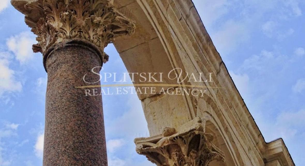 Kaštel Stari- građevinsko zemljište 1051m2
