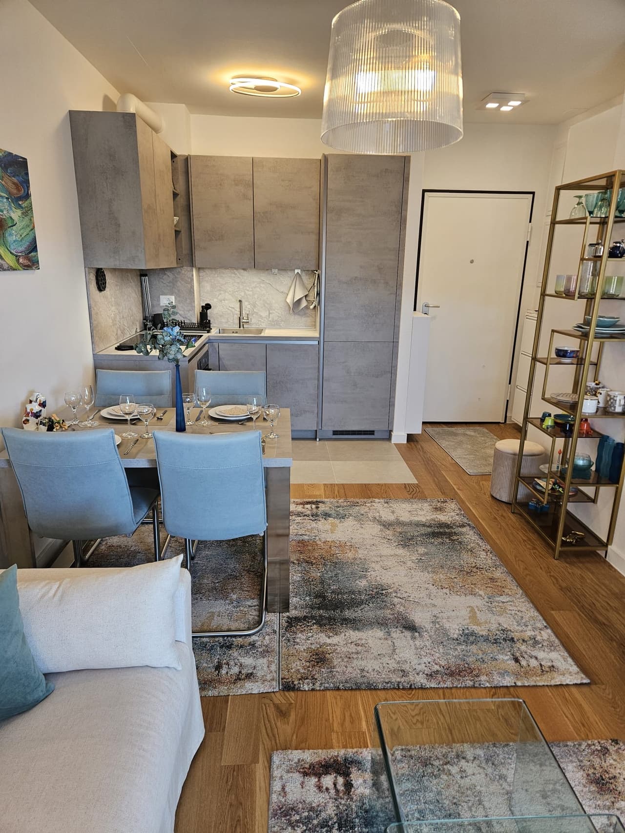 NOV kompletno ureÄen jednosoban stan, dugoroÄno, garažno mjesto! - Visoka