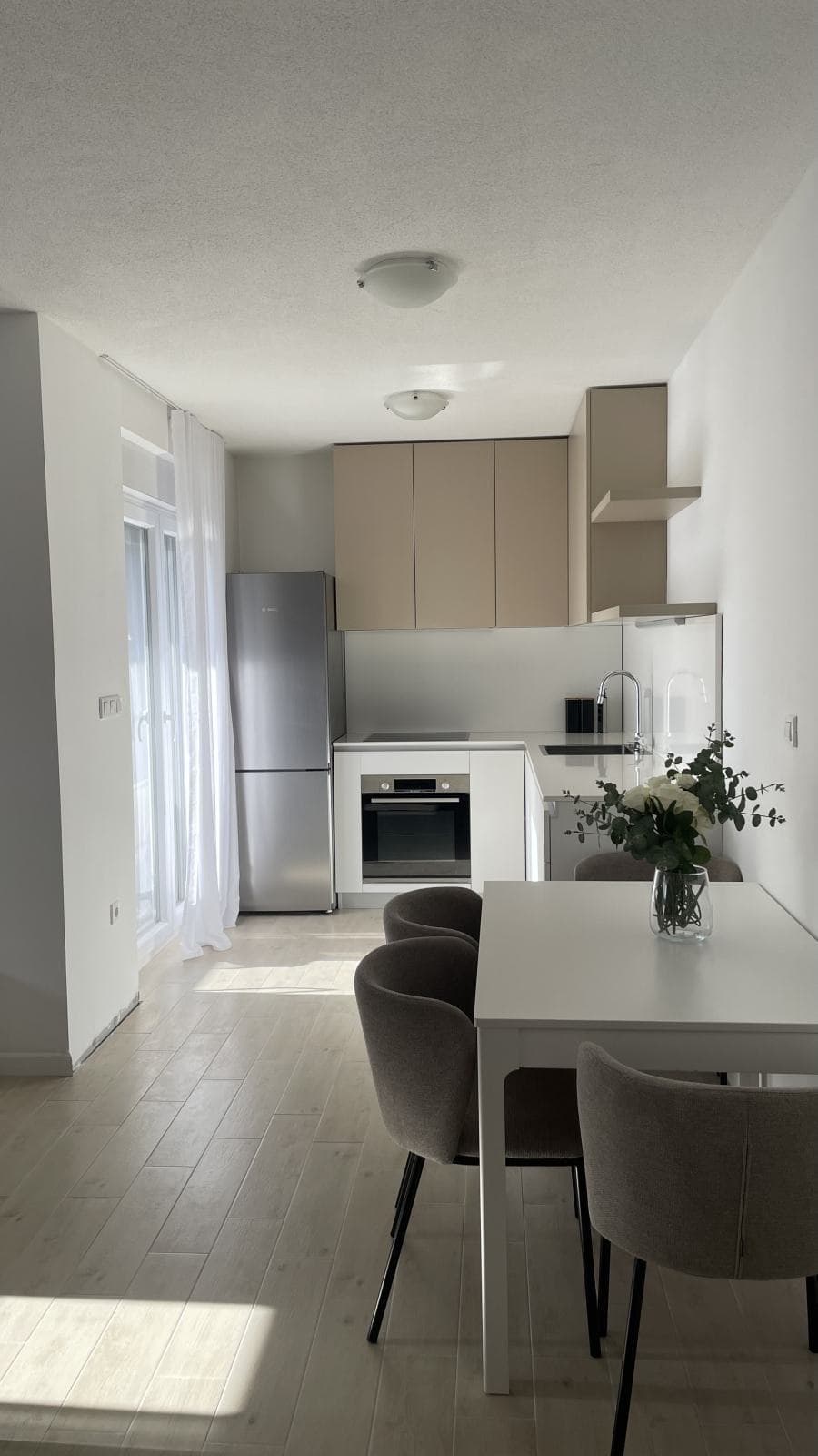 Luksuzan dvosoban stan za dugoročan najam - PET FRIENDLY, parking!