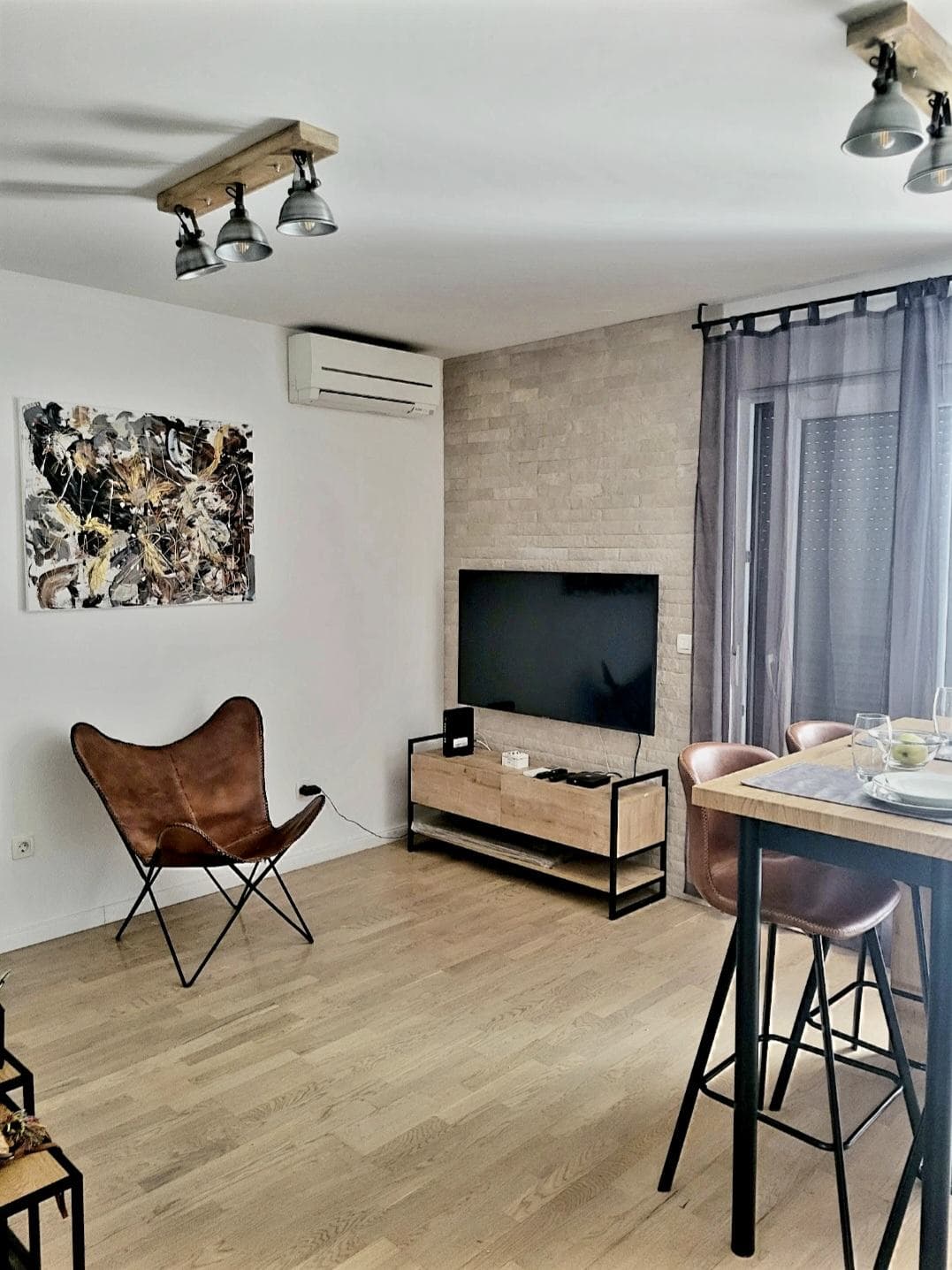 JEDNOSOBAN STAN - STROŽANAC - DUGOROČNO