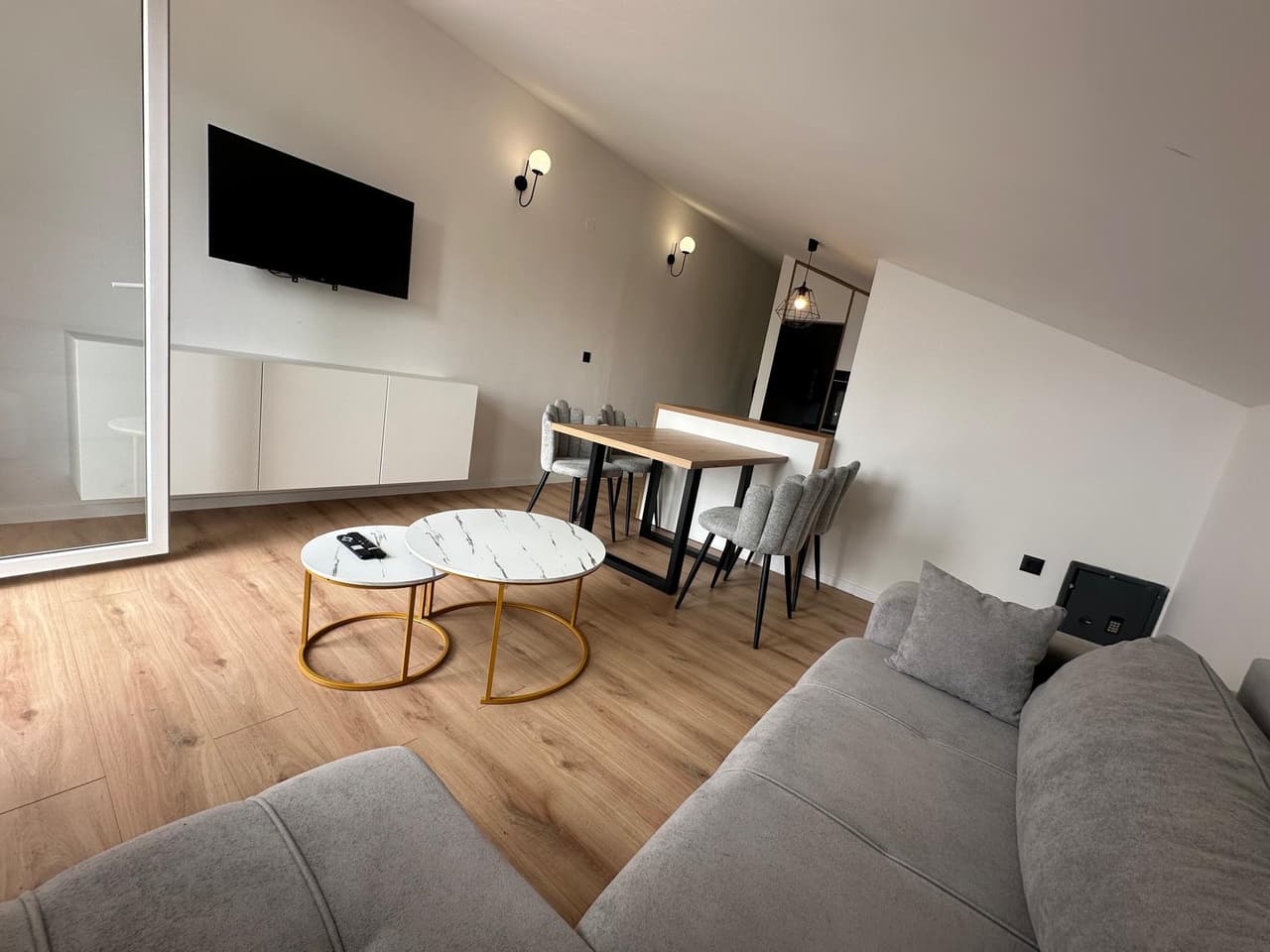 DVOSOBAN, NOVOUREĐEN STAN - LUČAC - DUGOROČNO