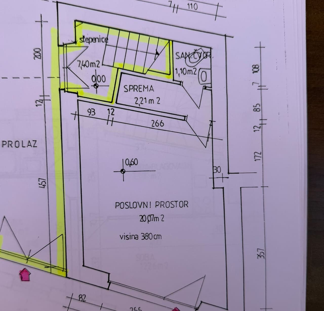PRILIKA!!! POSLOVNI PROSTOR U CENTRU GRADA 24m2