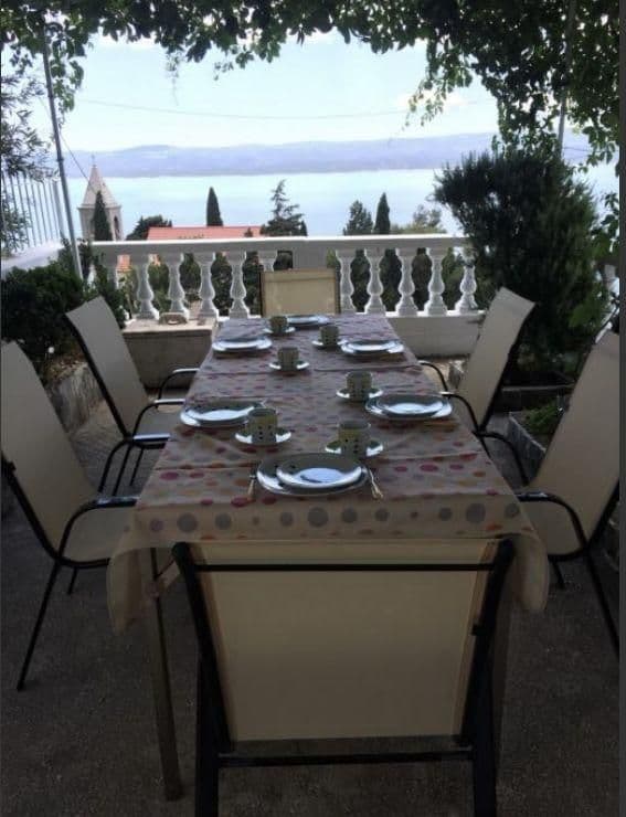 Omiš-Mimice kuća, višekatnica pogled na more