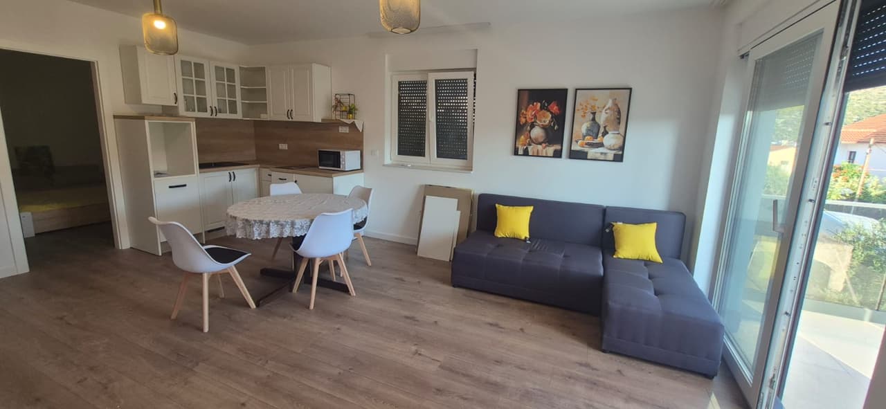 MARINA-DVOSOBAN STAN 55M2+PARKING-DUGOROČNO!