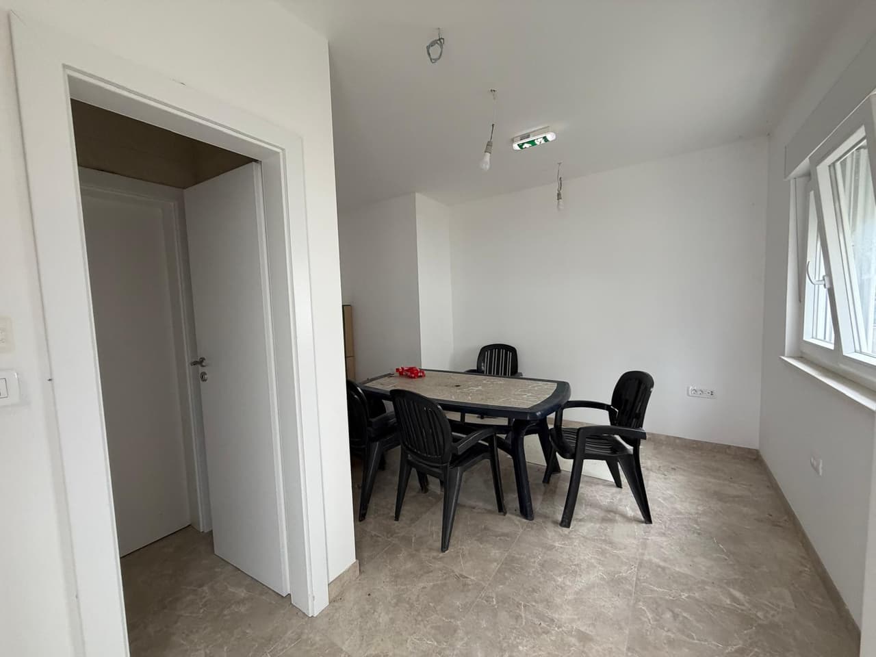 Poslovni prostor na odličnoj lokaciji! Mogućnost kredita, parking u cijeni!