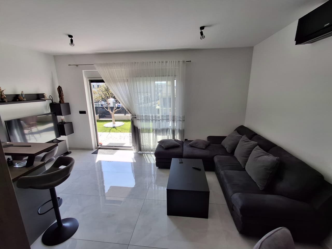 Ekskluzivni dvosobni stan - Žnjan