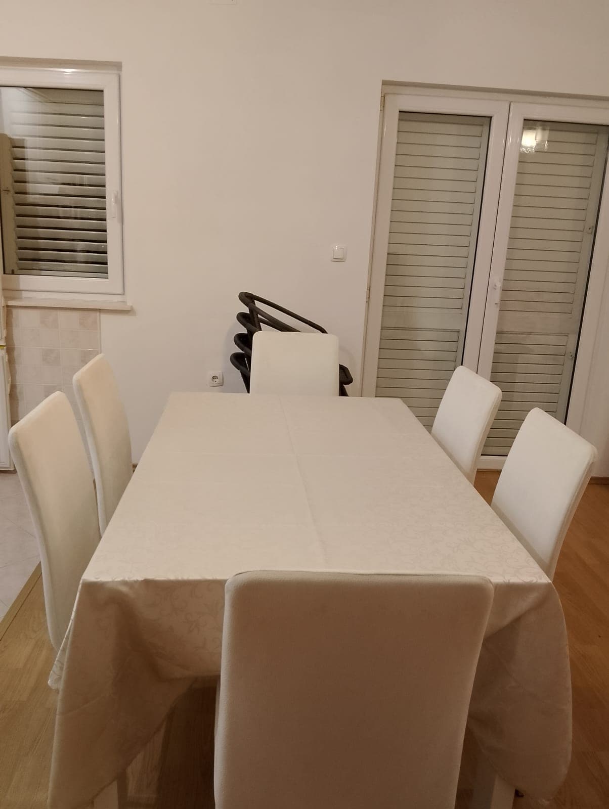 KAŠTEL NOVI-TROSOBNI STAN 118M2 DUGOROČAN NAJAM