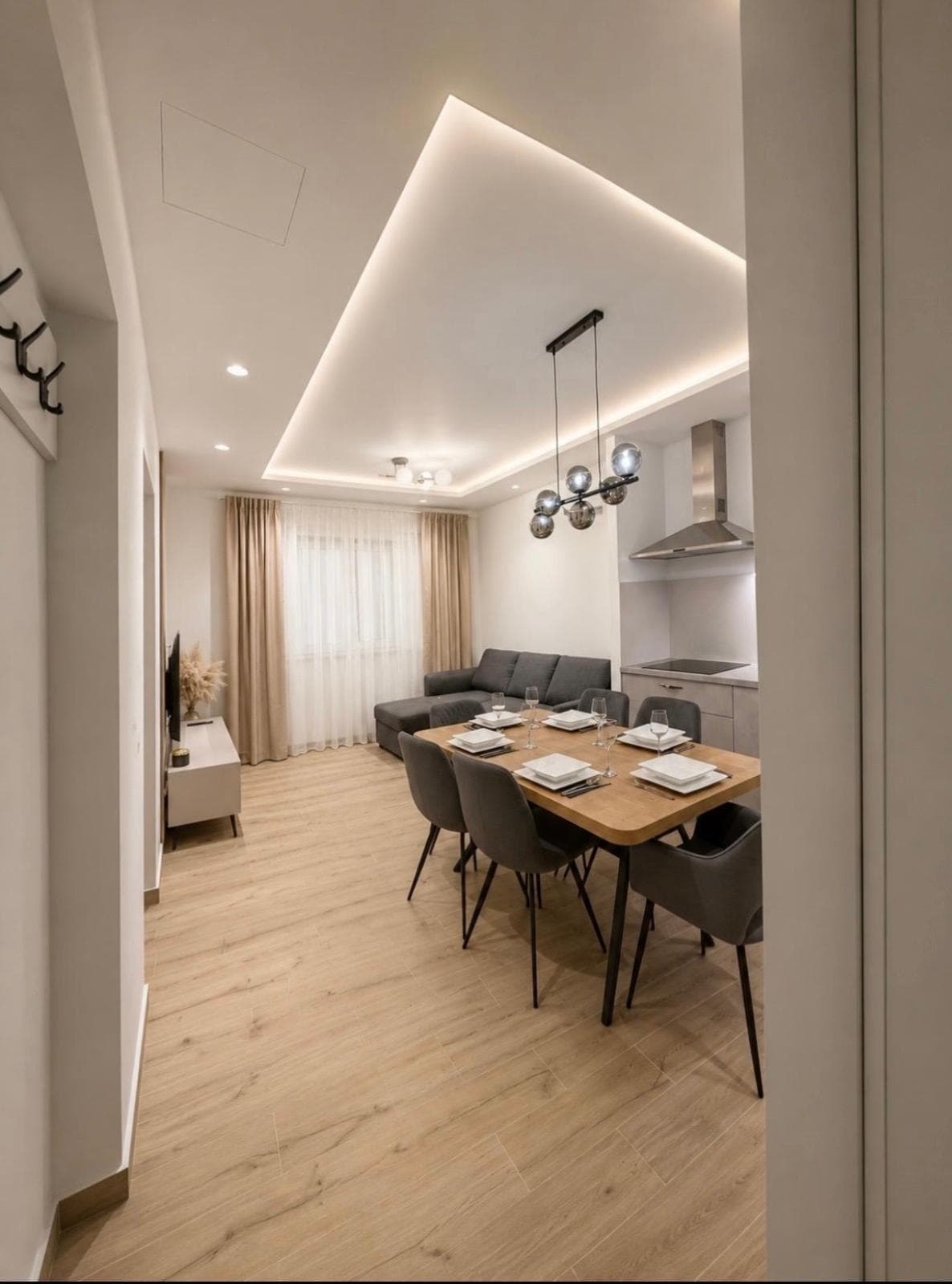 Kaštel Novi - moderan dvosoban stan, prvo useljenje, dugoročno