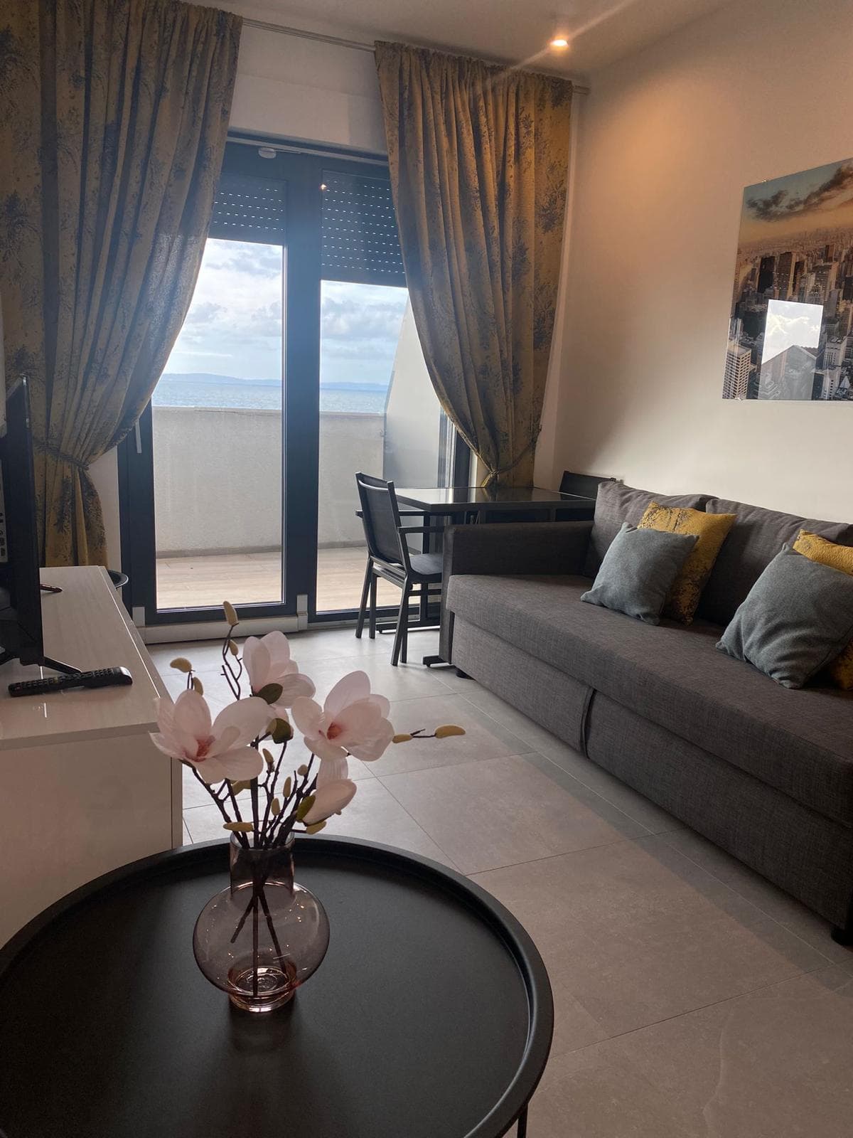 DVOSOBAN STAN, DVA GARAŽNA MJESTA - PODSTRANA