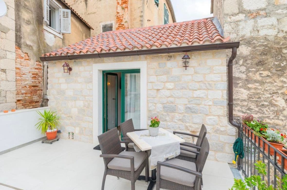 Ekskluzivna nekretnina unutar Dioklecijanove palače s uhodanim poslom!