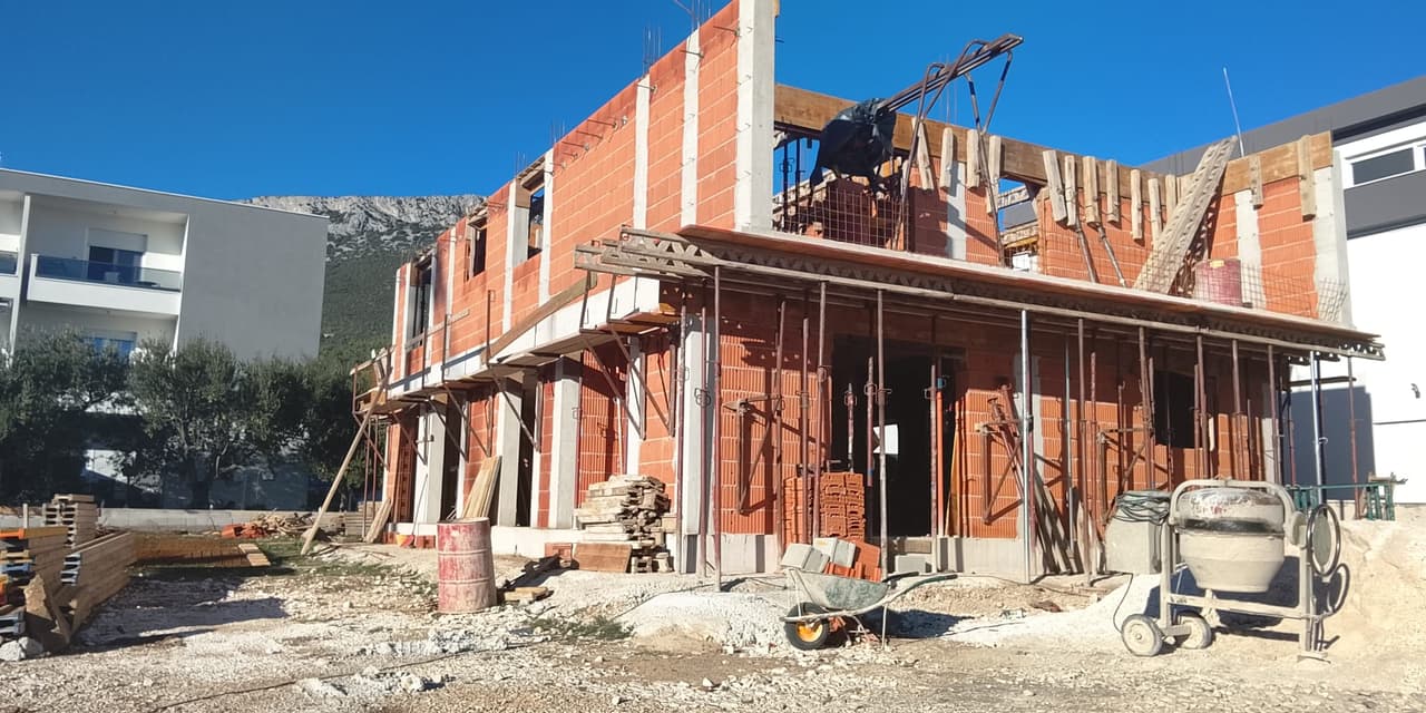 KAŠTEL SUĆURAC-DVOSOBAN STAN 1. KAT-pogled, parking, terasa