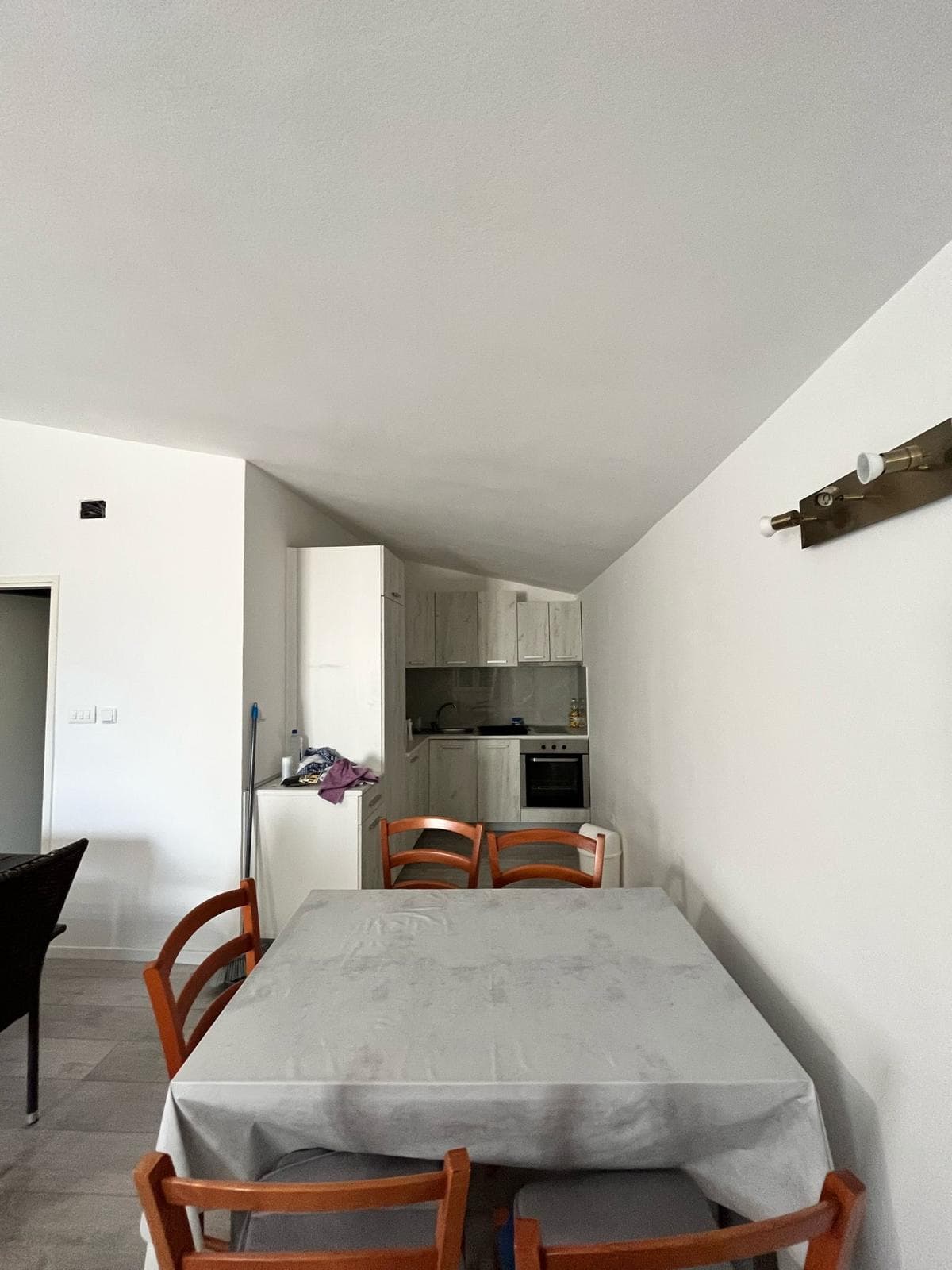 Prizemnica, drugi red od mora Milna, Brač