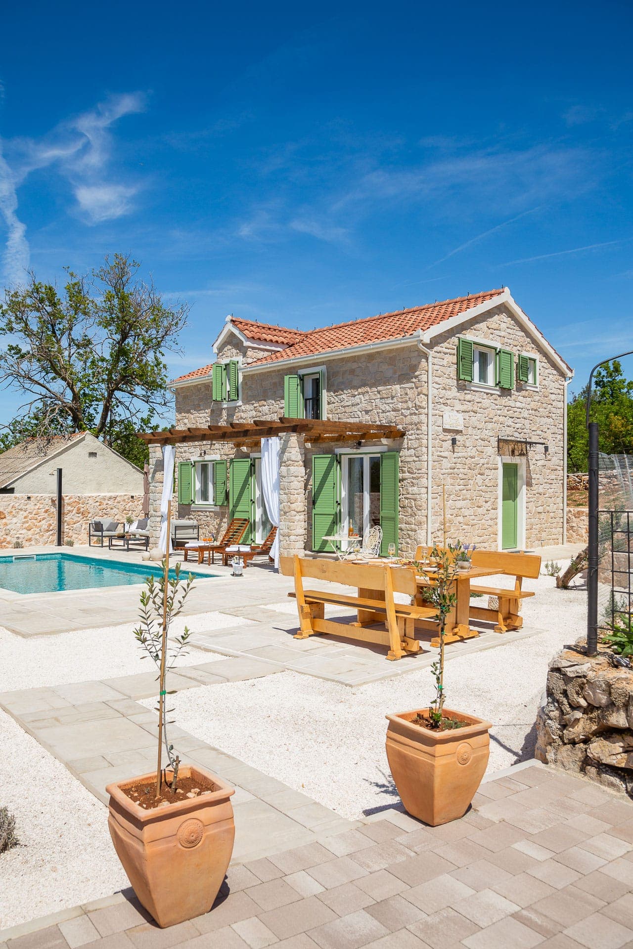 Blizna Donja - kamena villa