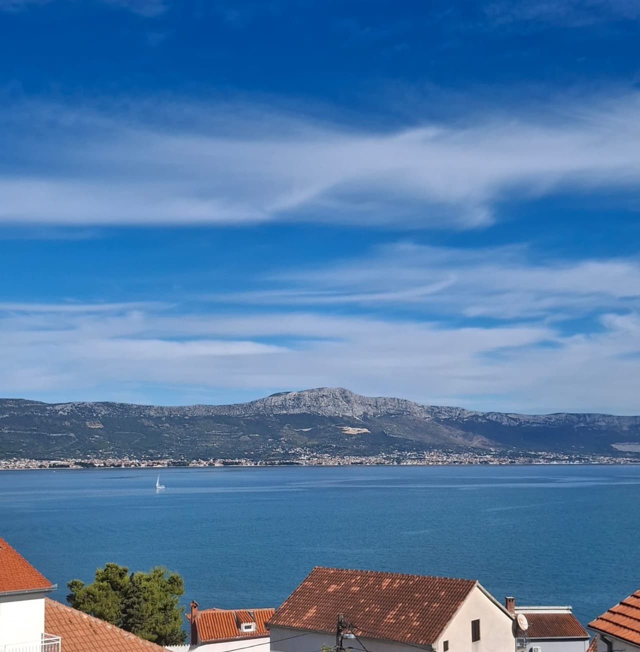 ZGRADA S DVORIŠTEM NA ODLIČNOJ LOKACIJI - ČIOVO