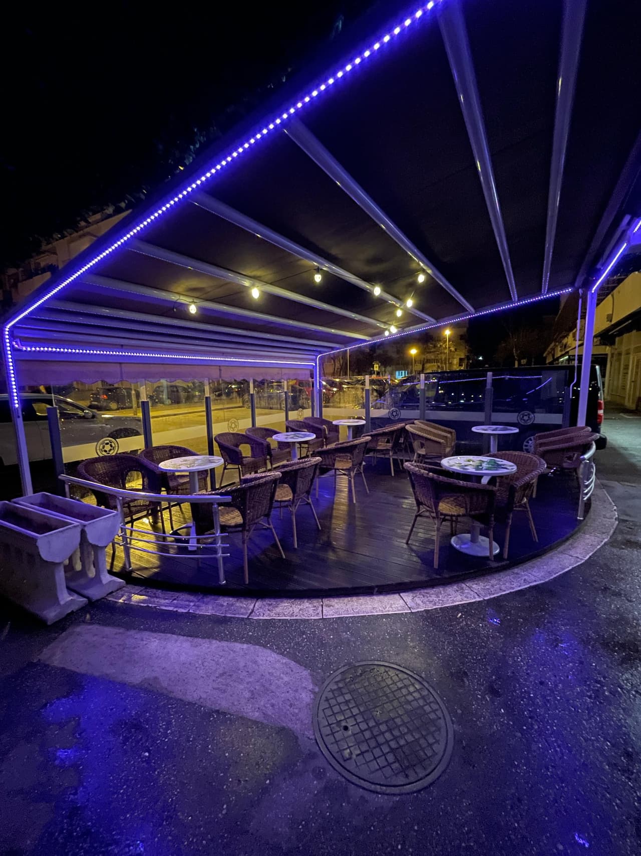 SPLIT-PRODAJA POSLOVANJA-UHODAN UGOSTITELJSKI OBJEKT NA TOP LOKACIJI!