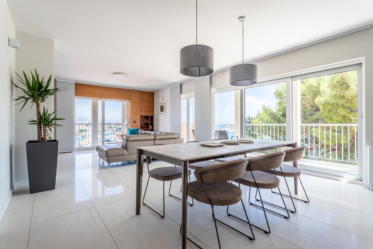 TROSOBAN STAN S PREKRASNIM POGLEDOM - MARJAN